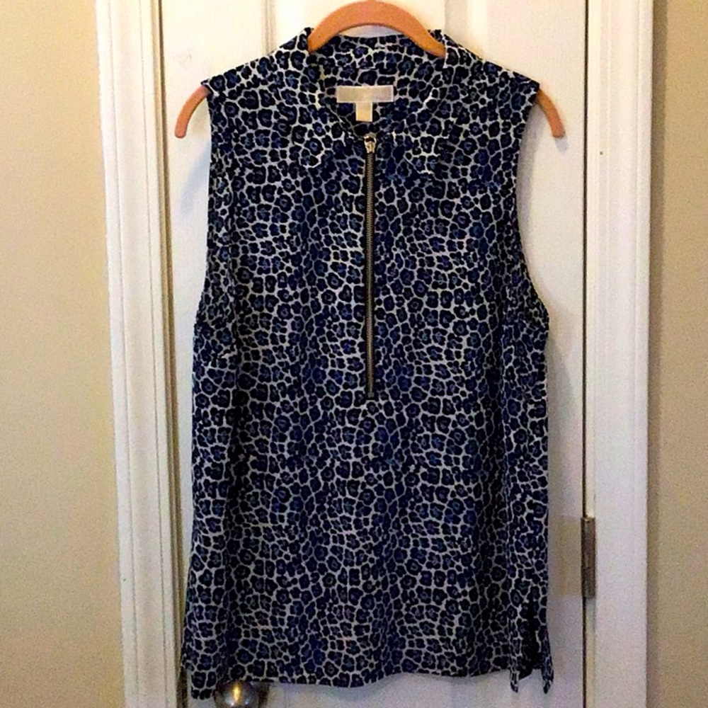Sleeveless shirt